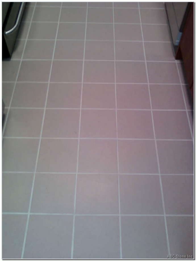 Re grouting ceramic tiles