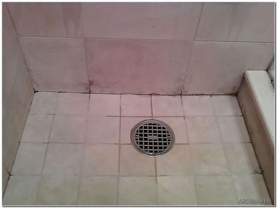 Molded shower floor with modern design