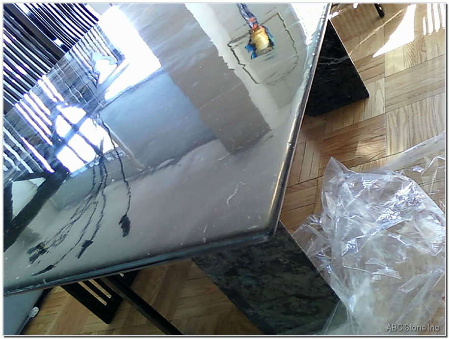 Fixed tabletop corner angle mechanism